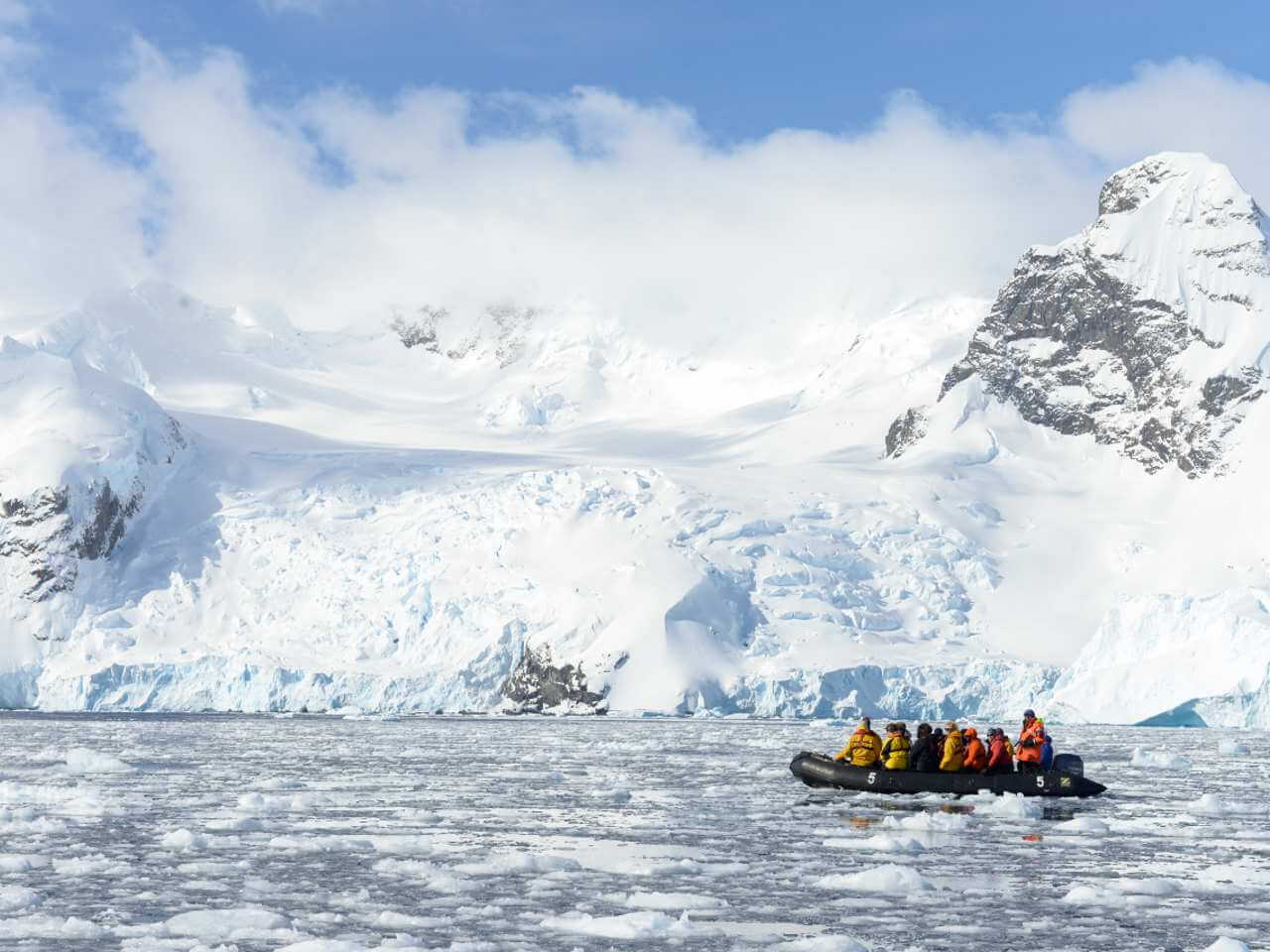 Zodiac Cruise Polar Latitudes Senderos